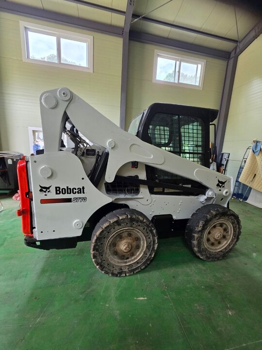 바브캣BOBCAT 스키드로더 S770 앞좌측면