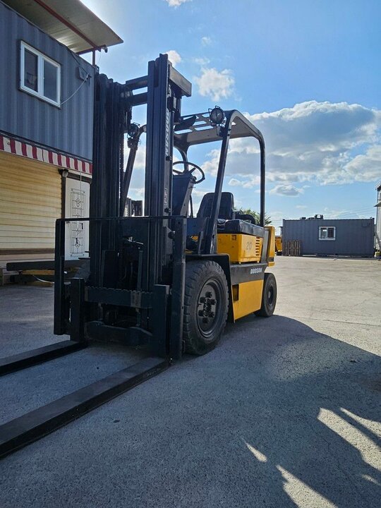 Doosan Forklift LD2톤 (2톤) 앞좌측면