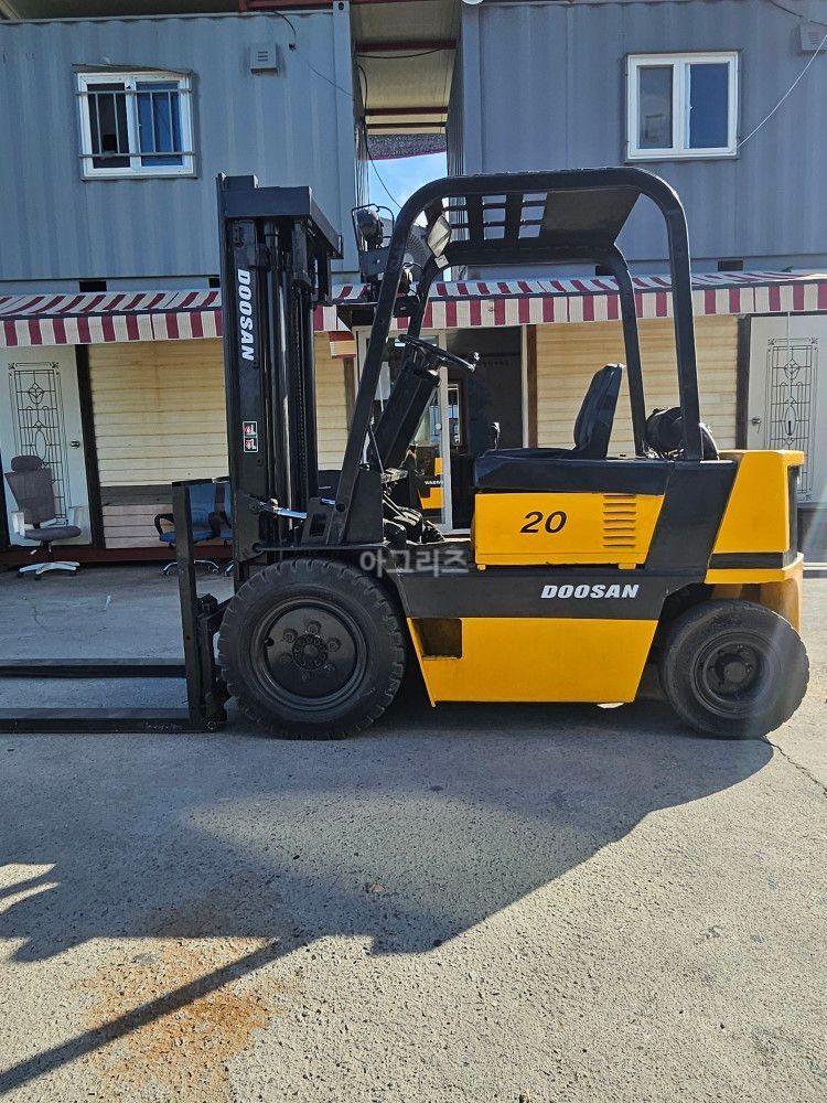 Doosan Forklift LD2톤 (2톤) 뒤우측면