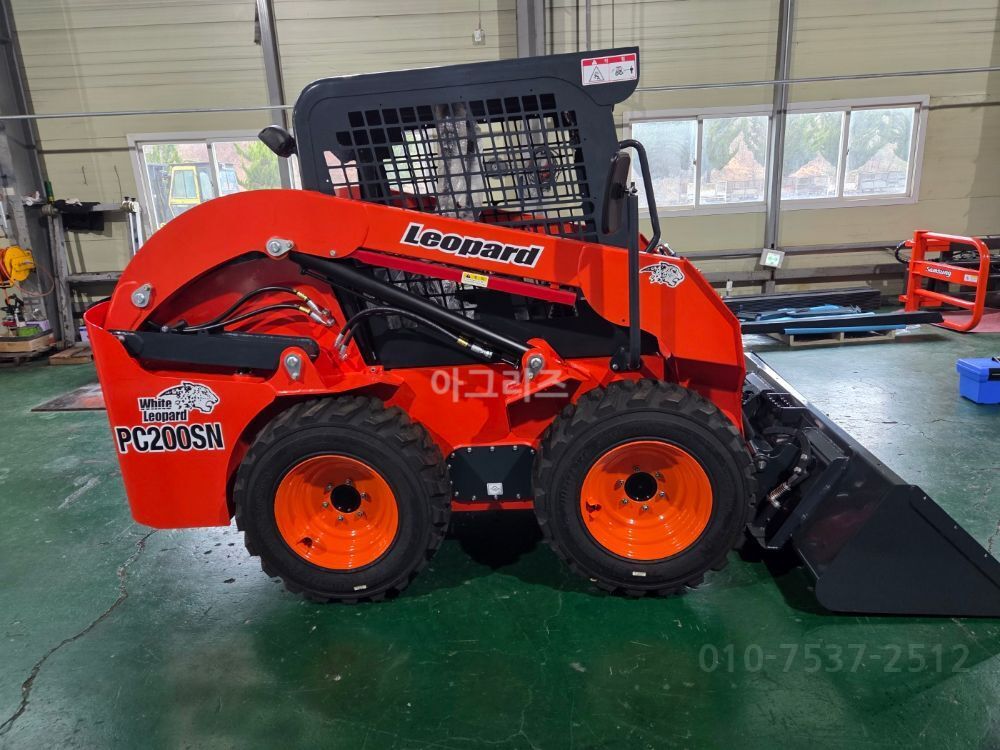  Skid steer loader PC200SN  뒤우측면