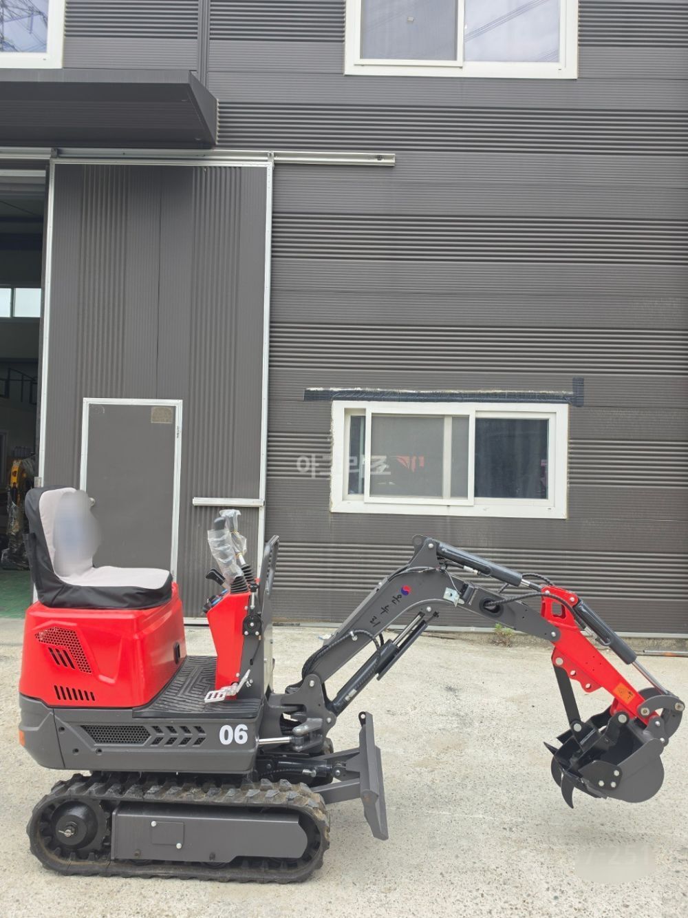  Excavator (2.5톤)  뒤우측면