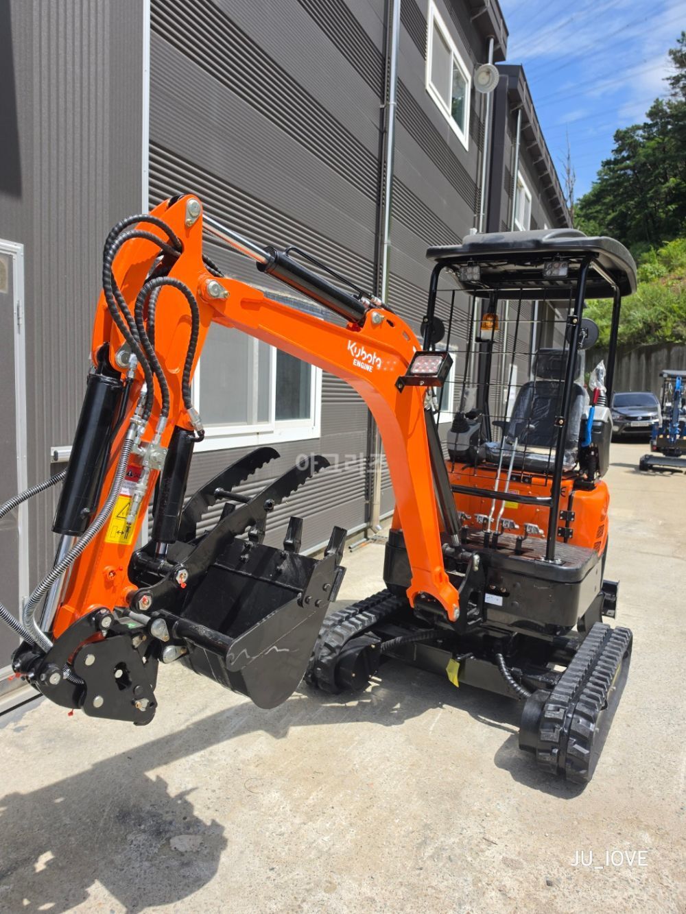 OEM 제품 미니굴삭기 1.7톤 뒤우측면
