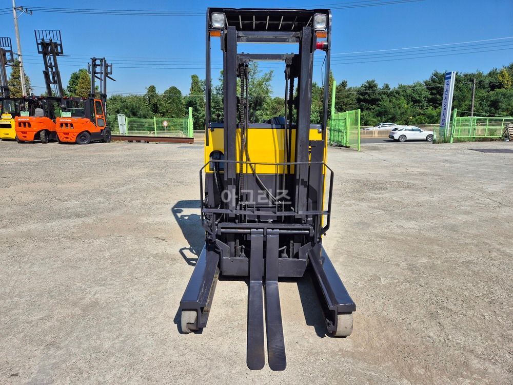 Hyundai Forklift HBR18 (1.8톤) 뒤우측면
