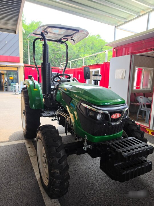  Tractor 70마력 (70hp) 앞좌측면