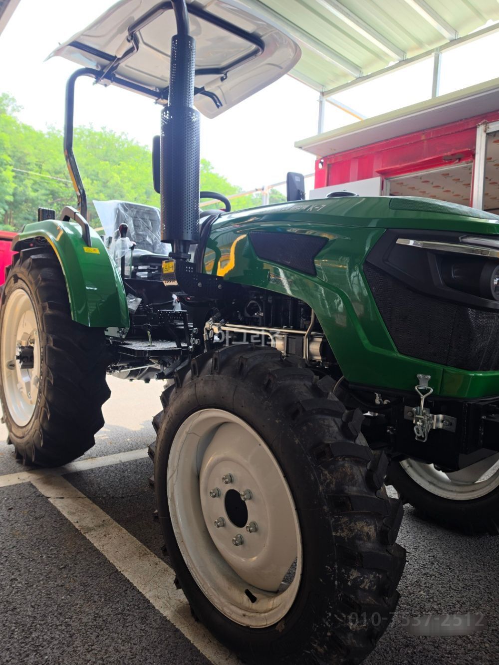  Tractor 70마력 (70hp) 뒤우측면