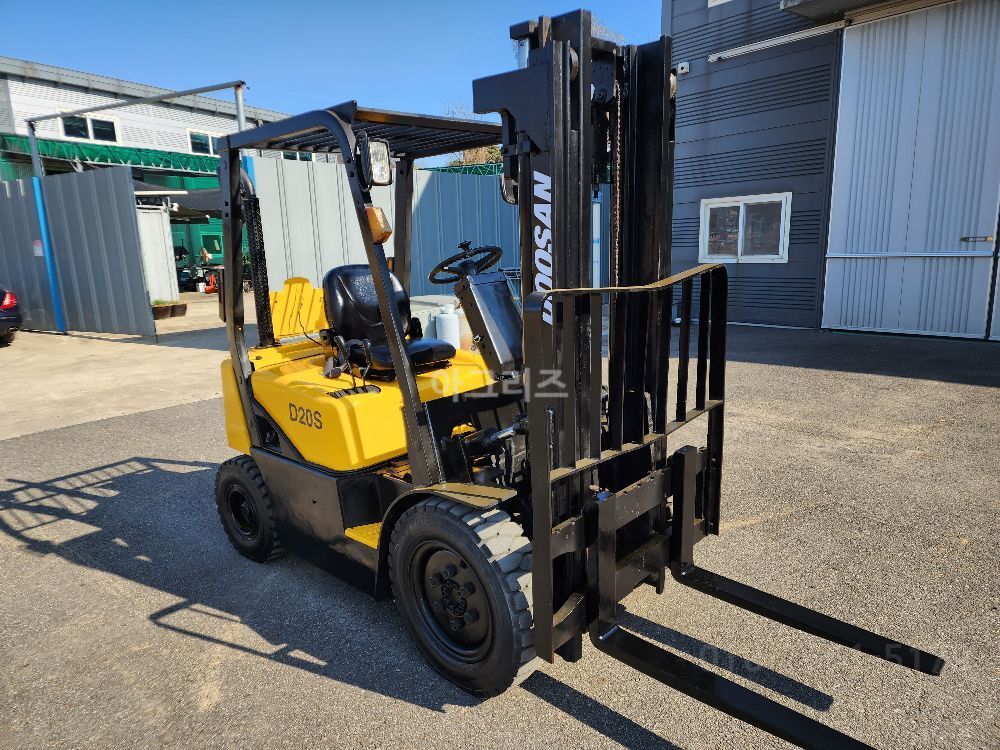  Forklift D20S (2.0톤) 뒤우측면