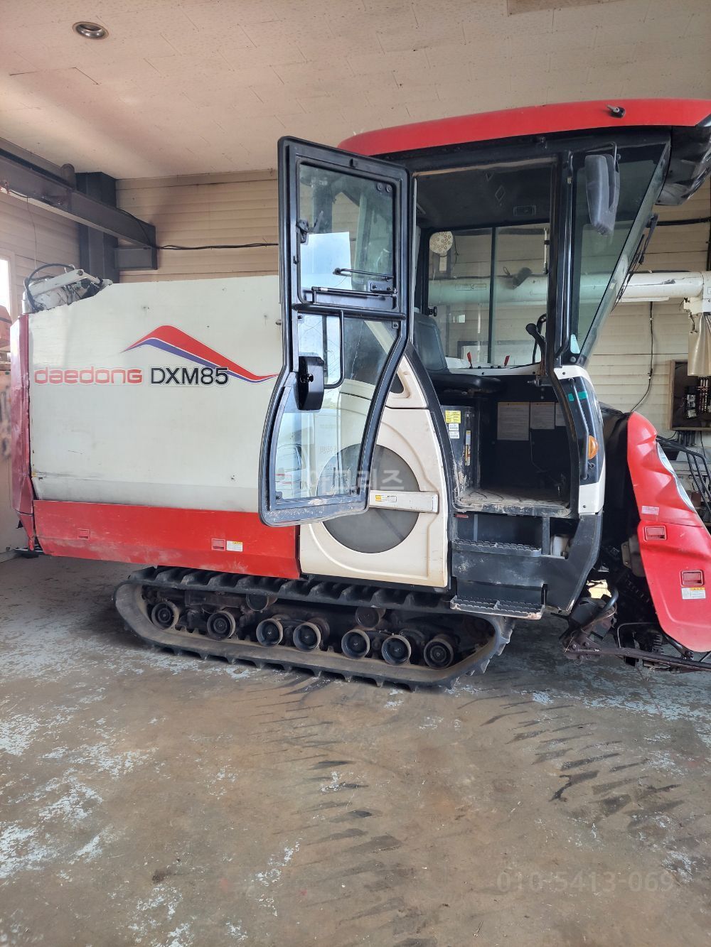 Daedong Combine Harvester DXM85 (5Rows) 뒤우측면