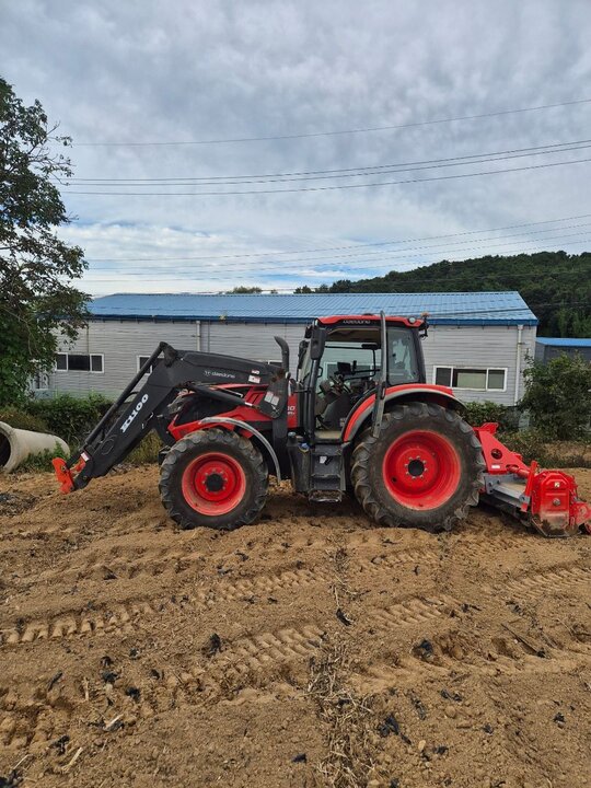 대동 트랙터 HX1400 (142마력) 앞좌측면