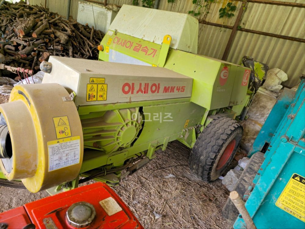 Shibaura Rectangle Baler MARKANT45  뒤우측면