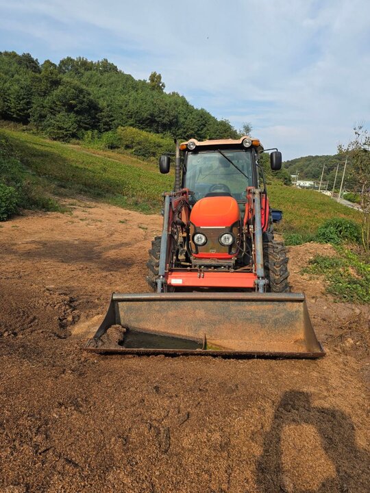 Kukje Tractor 9205 (92hp) 앞좌측면