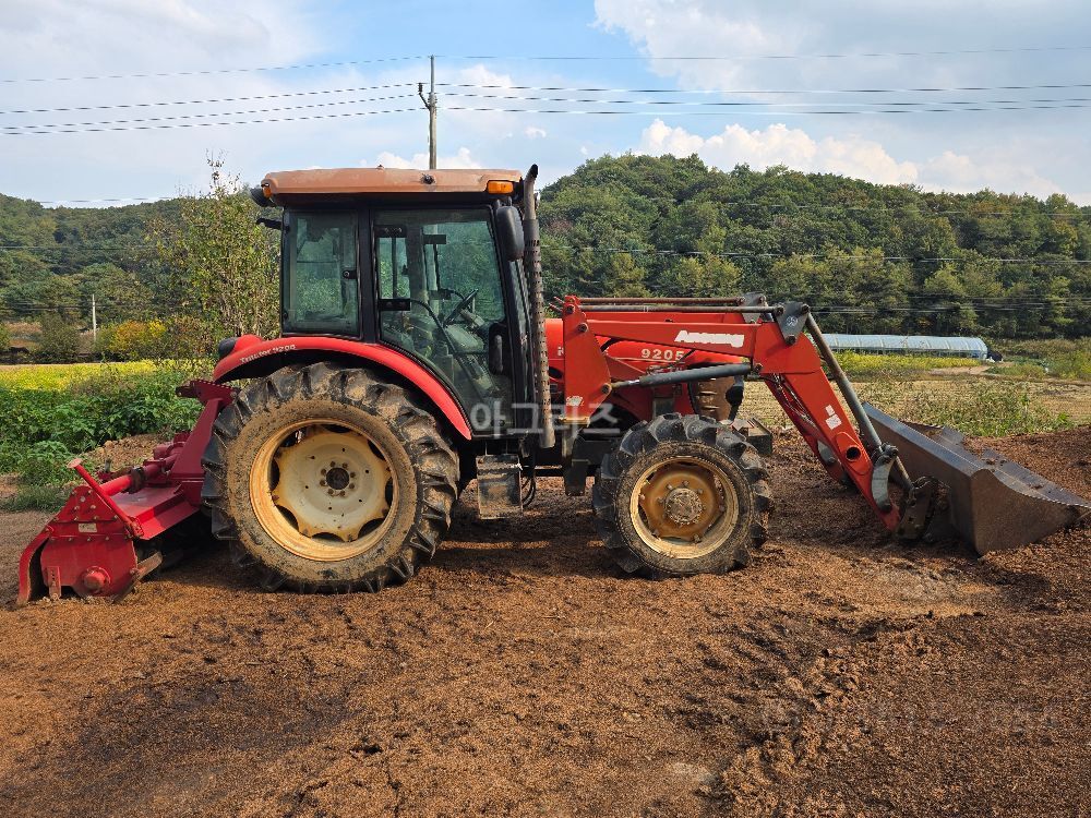 Kukje Tractor 9205 (92hp) 뒤우측면