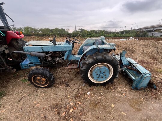 Kukje Tractor 동양 금성 (30hp) 앞좌측면