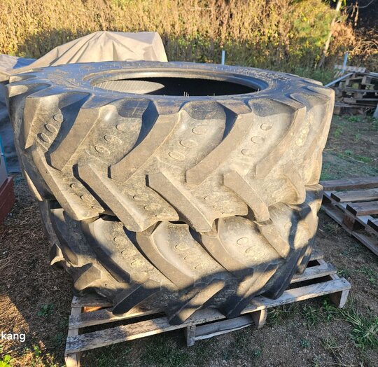 BKT 380 85R28 AgriMax RT855 앞좌측면
