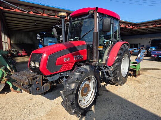 TYM 트랙터 T720S (72마력) 앞좌측면