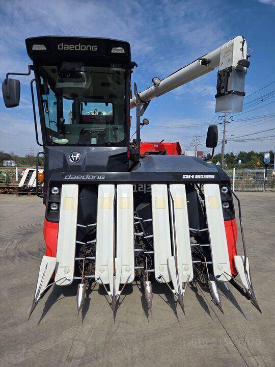 대동 콤바인 DH6135 (6조식) 앞좌측면