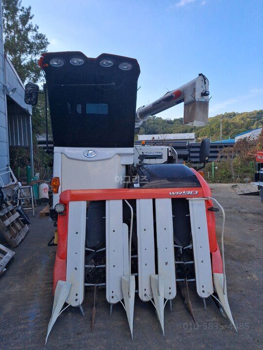구보다 콤바인 WR90 (5조식) 앞좌측면