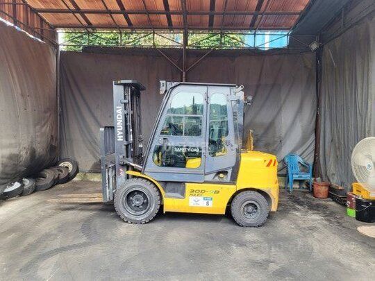 Hyundai Forklift 30D-9B (3톤) 앞좌측면