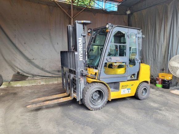 Hyundai Forklift 30D-9B (3톤) 뒤우측면