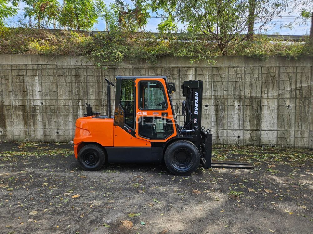 Doosan Forklift 중고 D45S-5 디젤 4.5톤 3단 (더블타이어, 편개식자동발 뒤우측면