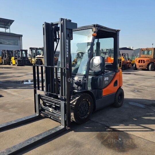 Doosan Forklift D25S-5자동발/사이드쉬프트복합 (2.5톤) 앞좌측면