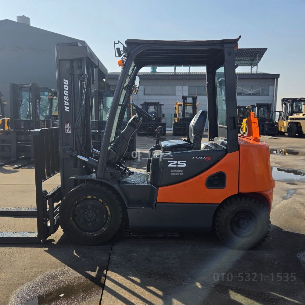 Doosan Forklift D25S-5자동발/사이드쉬프트복합 (2.5톤) 뒤우측면