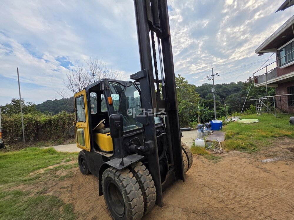 지게차 지게차 D40s (4톤톤) 뒤우측면