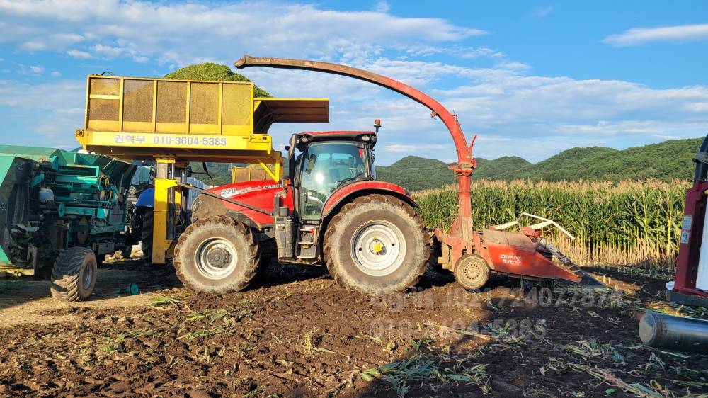  Corn Harvester C3000캠퍼  앞좌측면