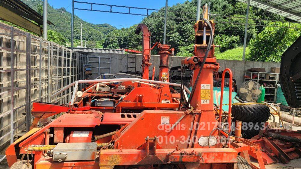  Corn Harvester C3000캠퍼  앞좌측면