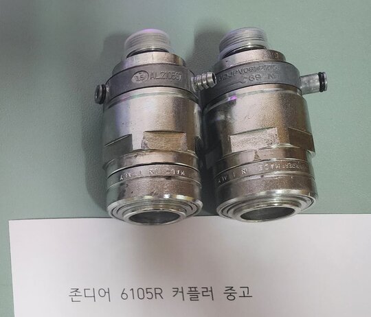 존디어 트랙터 6105R (105마력) 앞좌측면