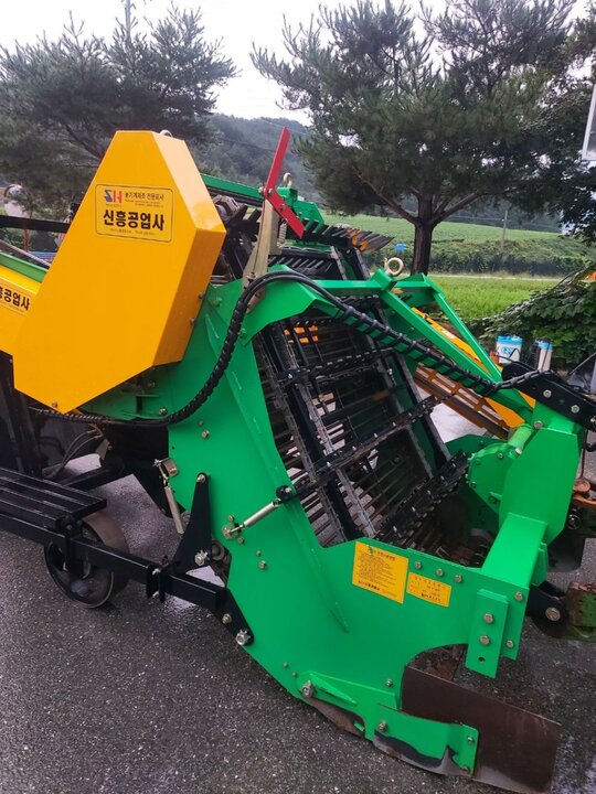 신흥수확기 1400 신흥수확기 1400  앞좌측면