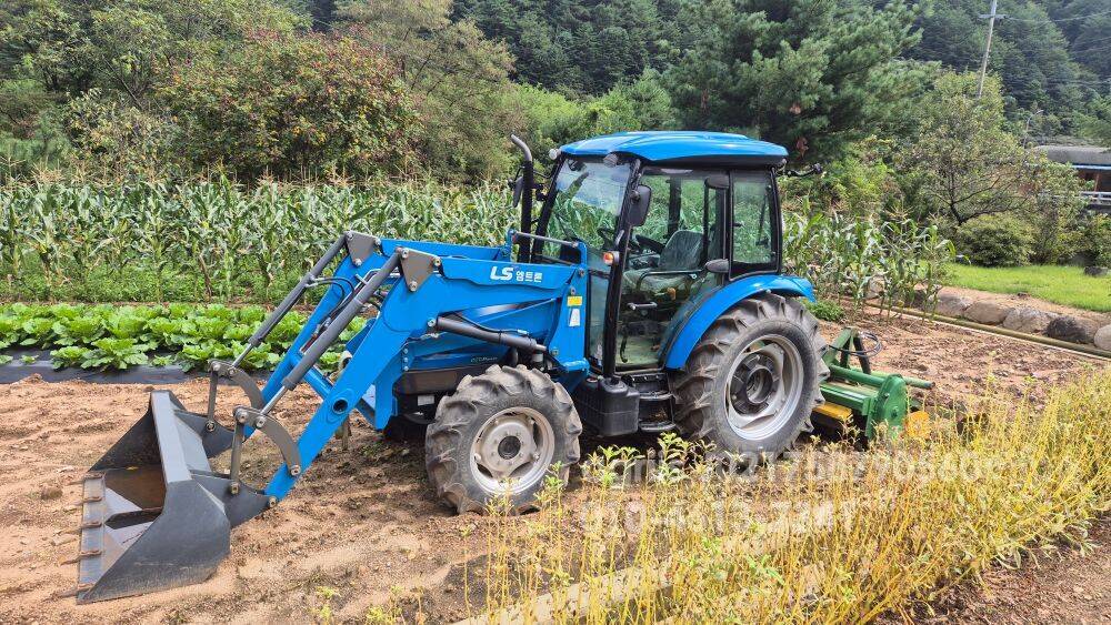 LS Tractor XU6168 (68.9hp) 앞좌측면