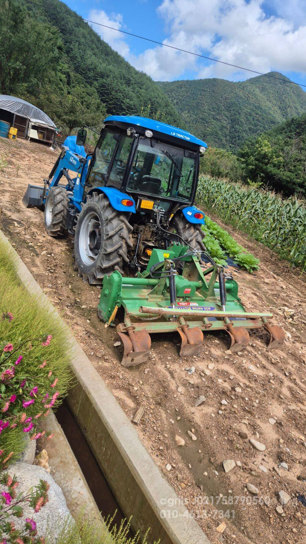 LS Tractor XU6168 (68.9hp) 뒤우측면