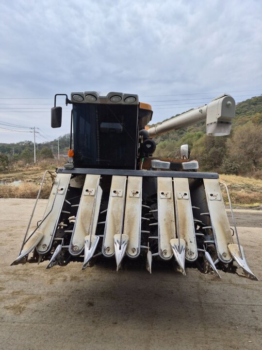 TYM Combine Harvester 7135 (7Rows) 앞좌측면