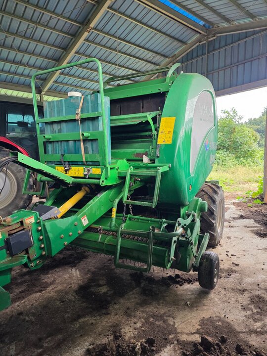 맥헤일 원형베일러 V660 앞좌측면