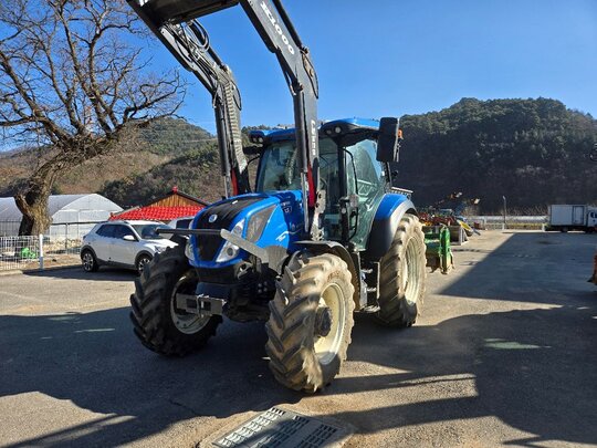 뉴홀랜드 트랙터 T5.120 (117마력) 앞좌측면