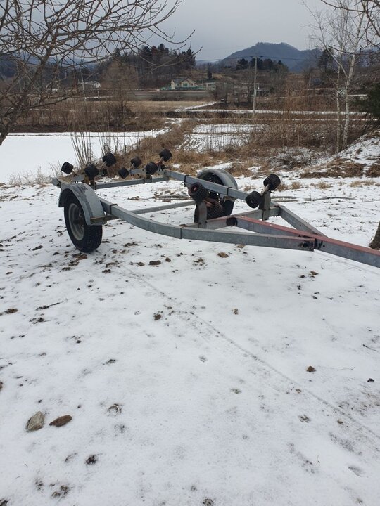  보트 트레일러 보트 트레일러  앞좌측면