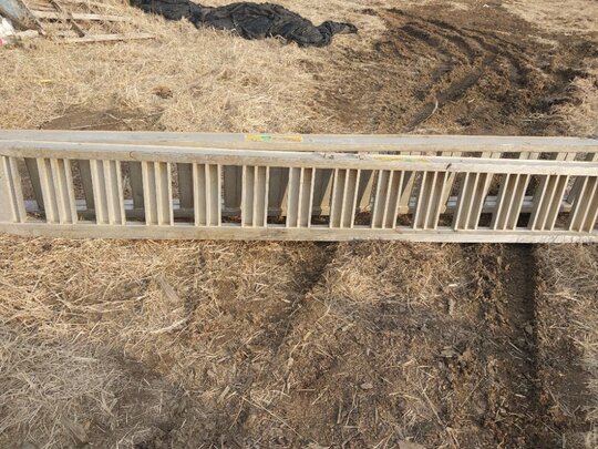  상하차용 사다리 4톤 12자 사다리  앞좌측면