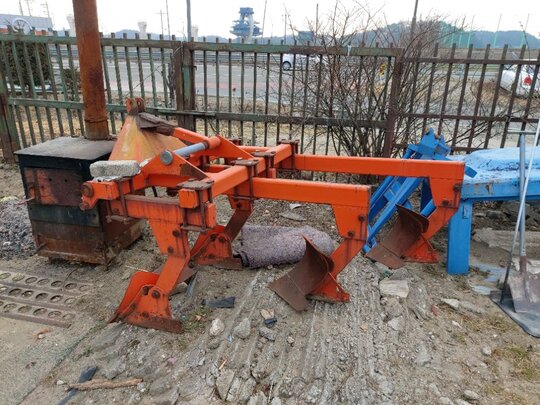  쟁기 4련 앞좌측면