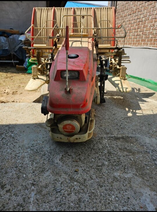 Daedong Rice transplanter DP480 (4Rows) 앞좌측면