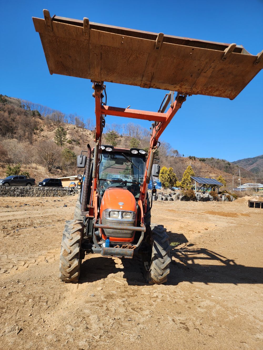 대동 트랙터 MX100 (100마력) 뒤우측면