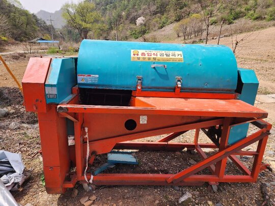 발산공업  발산 트렉터용 대형탈곡기 ESP100 앞좌측면