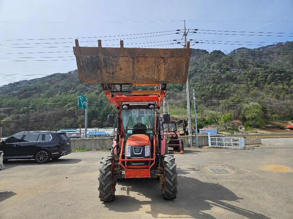 대동 트랙터 RX730 (73마력) 뒤우측면