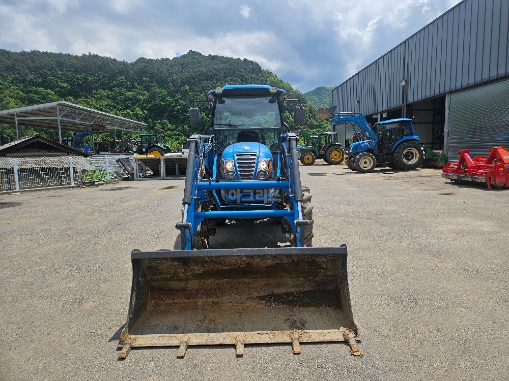 LS 트랙터 XR4150 (50.7마력) 뒤우측면