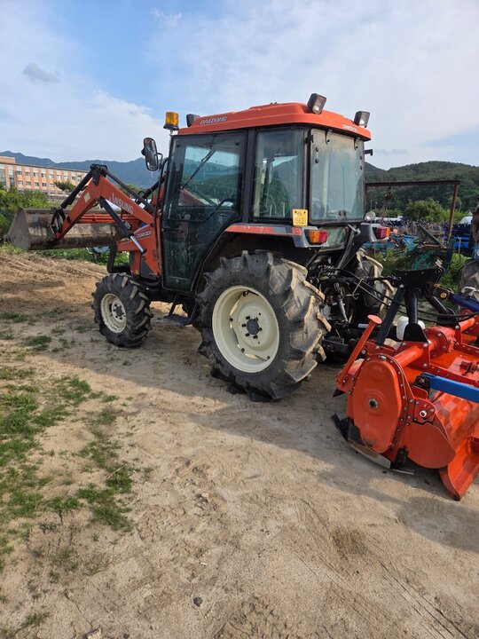 Daedong Tractor D400 (43hp) 앞좌측면