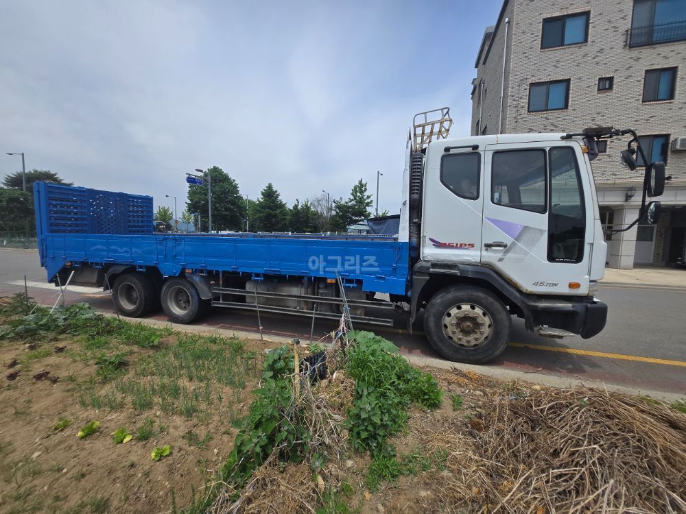 타타대우 노부스 노부스 뒤우측면