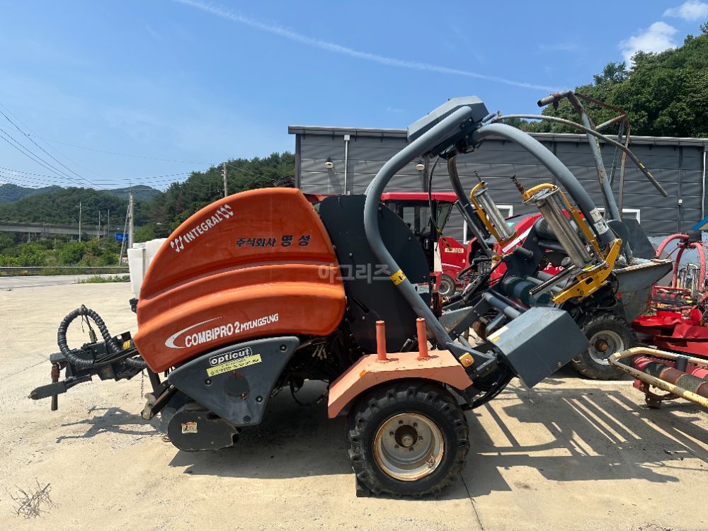 명성 원형베일러 COMBIPRO2 뒤우측면