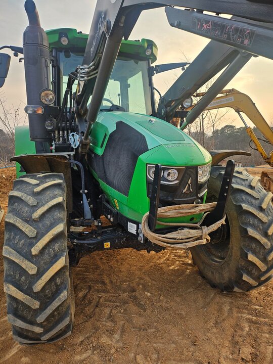  Tractor 5115 (118hp) 앞좌측면