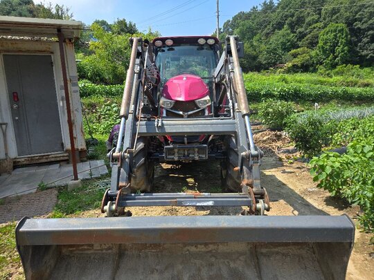 얀마 트랙터 YT490A (90마력) 앞좌측면