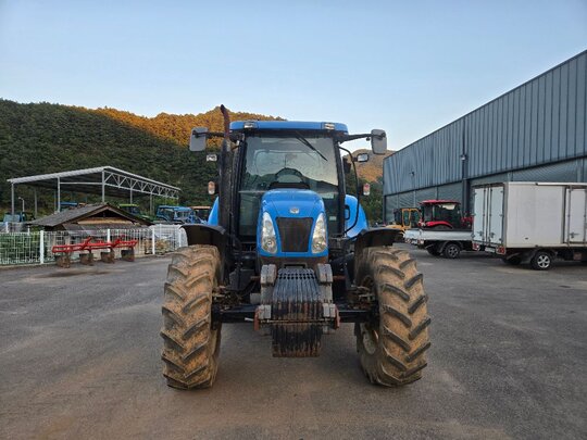 뉴홀랜드 트랙터 T6050 (125마력) 앞좌측면