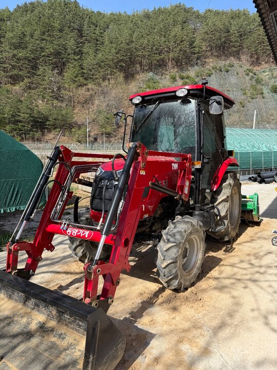 TYM 트랙터 TE58 (55마력) 앞좌측면